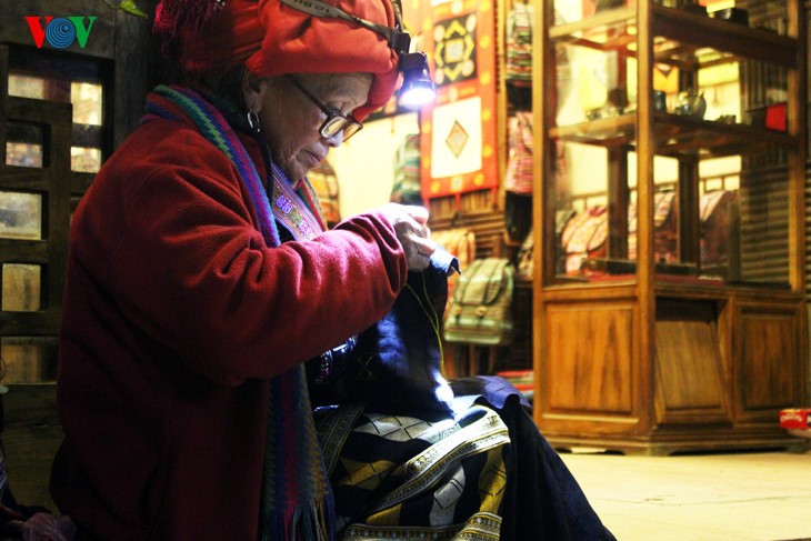 Le marché nocturne de Sapa - ảnh 4